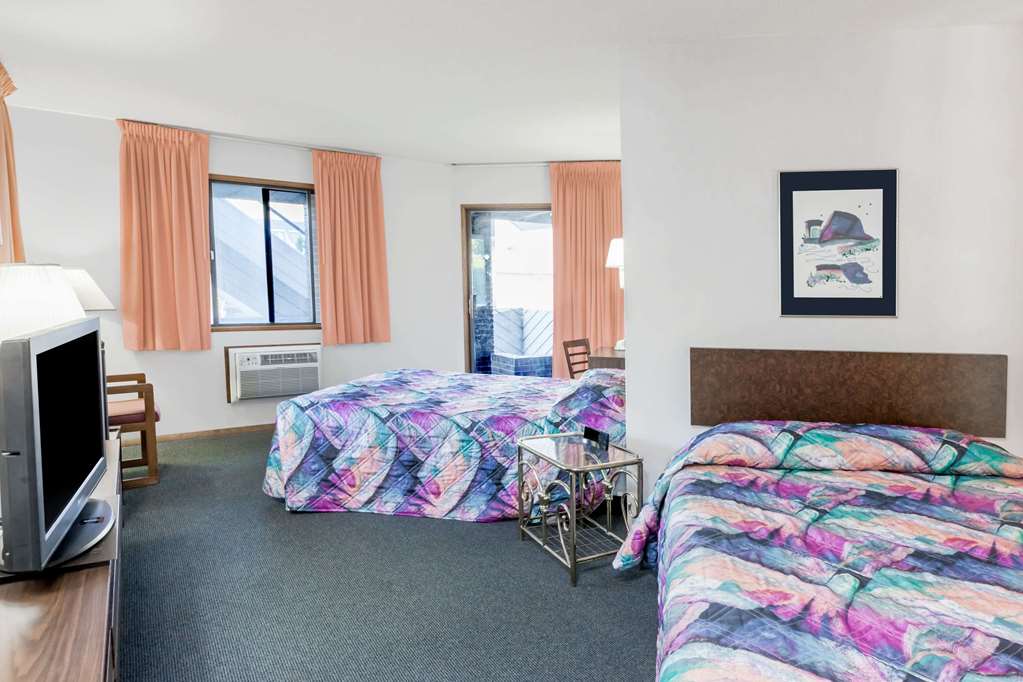 Knights Inn Mackinaw City - photo 4