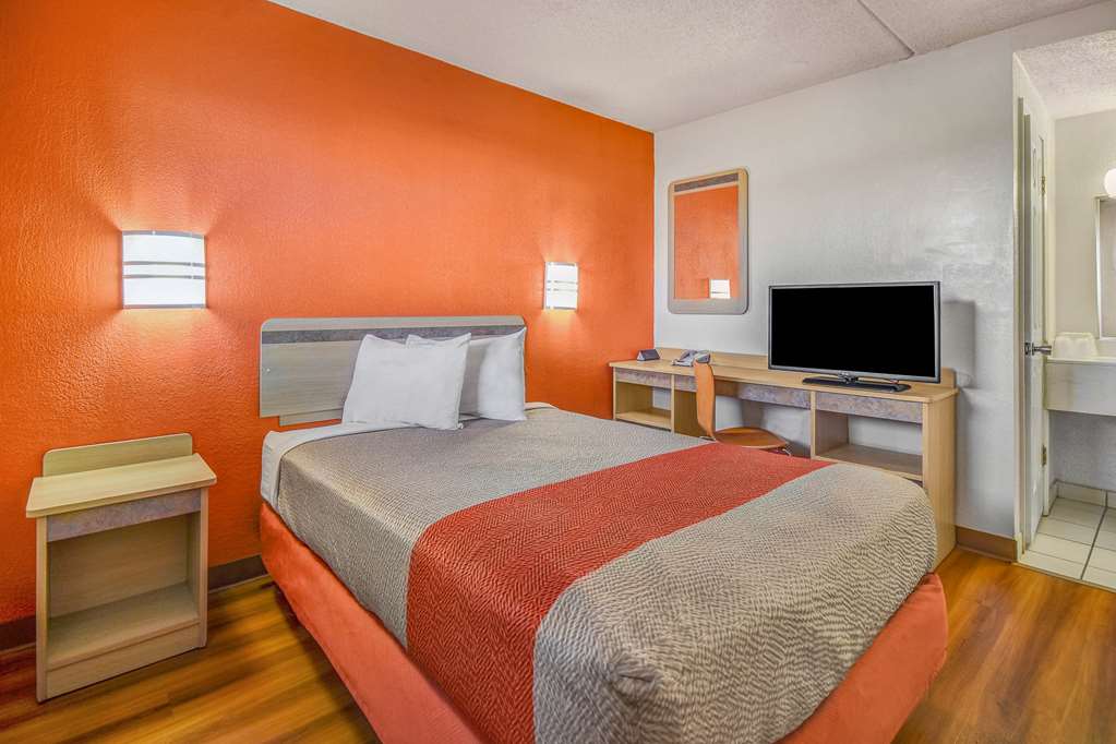 Motel 6 North Ridgeville OH Cleveland Intl Airport N Ridgeville - photo 9