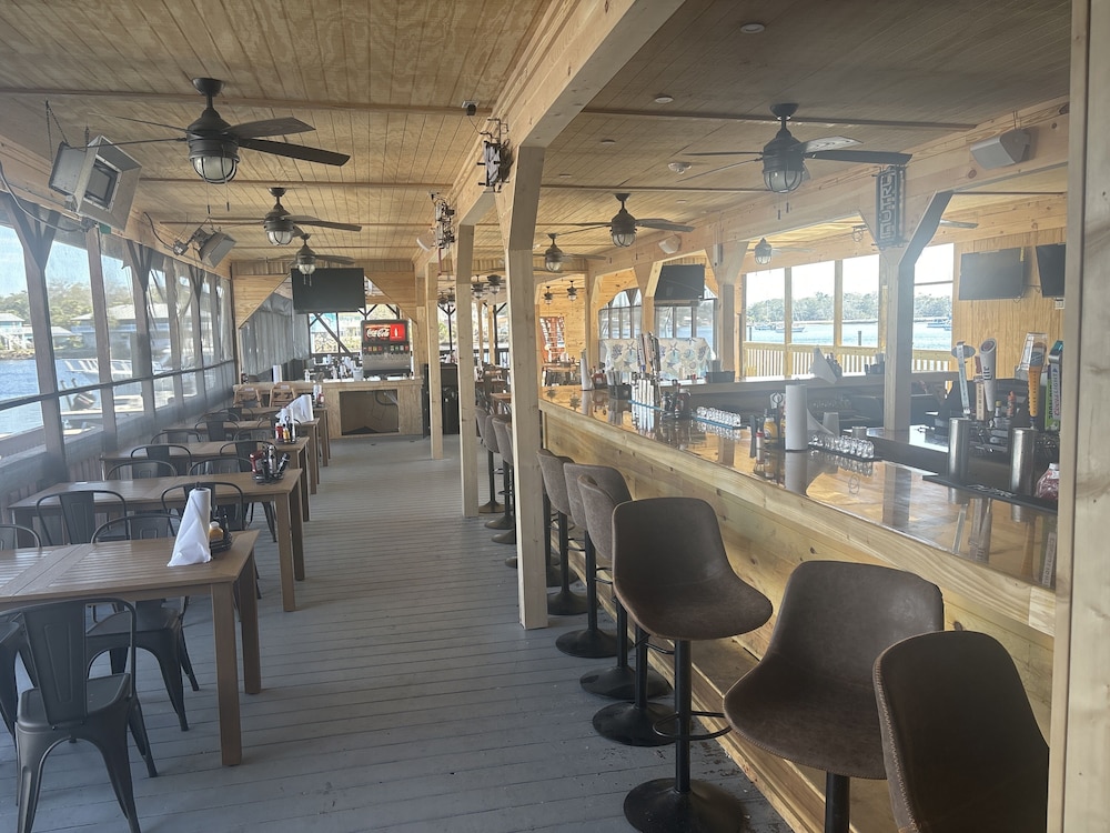 Good Times Motel and Marina - photo 14