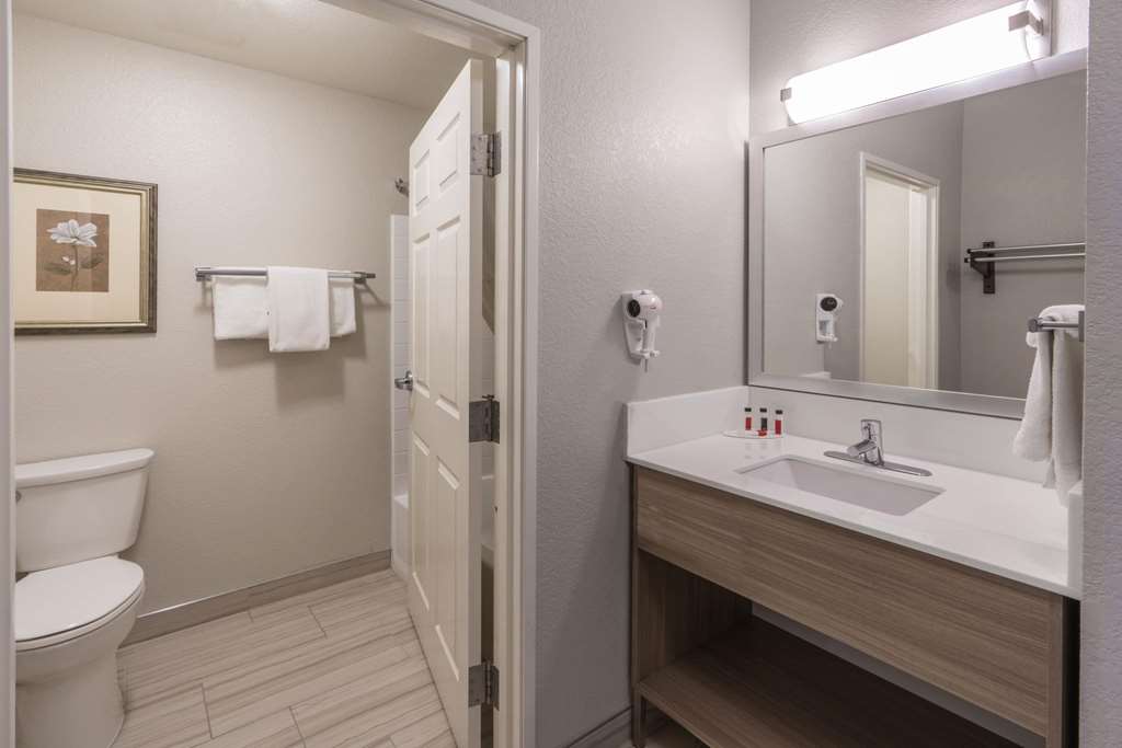 Baymont by Wyndham Albuquerque Airport - photo 14