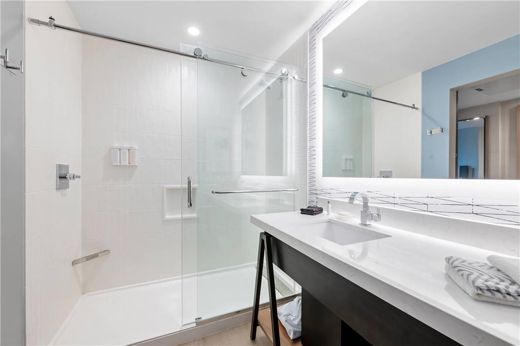 Cambria Hotel Austin Downtown - photo 32