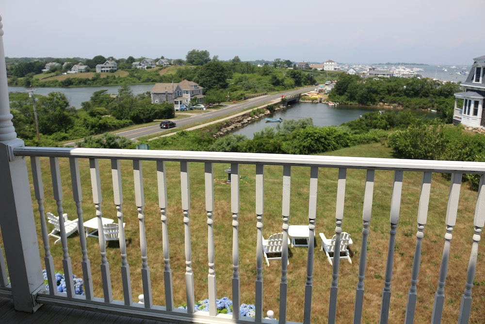 Payne's Harbor View Inn - photo 37