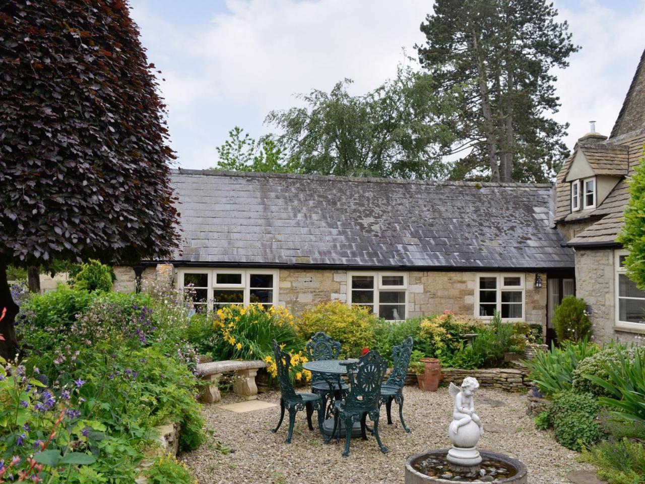 Bakery Cottage — 4-Star Luxury Hotel in Cirencester, United Kingdom