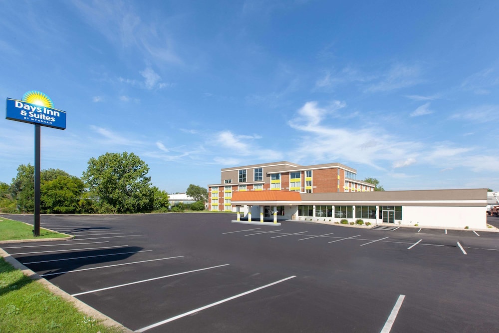 Days Inn & Suites Grand Rapids Near Downtown - featured photo