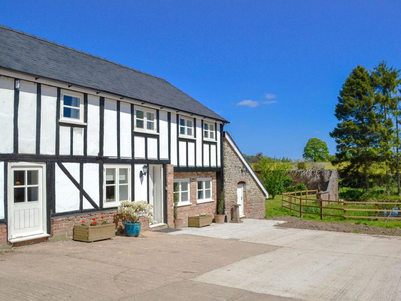 The Hop Cottage — 4-Star Luxury Hotel in Ledbury, United Kingdom