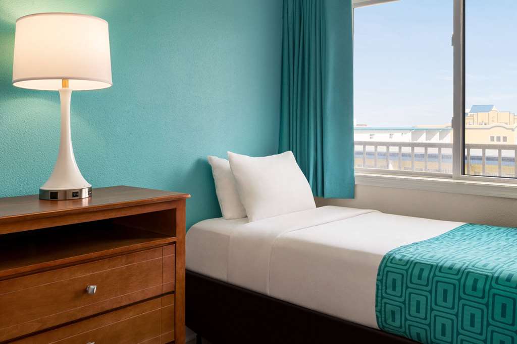 Howard Johnson by Wyndham Ocean City Oceanfront - photo 36