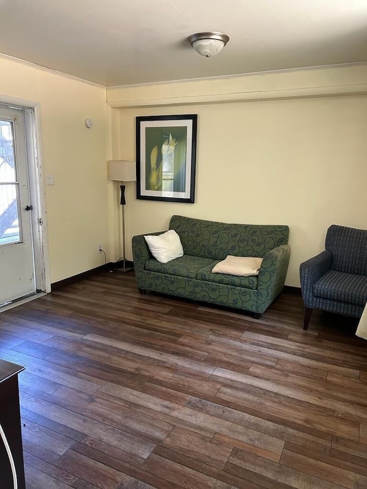 Country Place Inn And Suites - photo 12