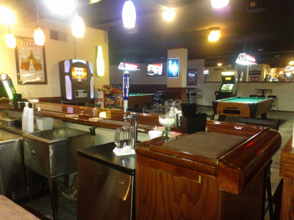 Westgate Inn and Suites - photo 20