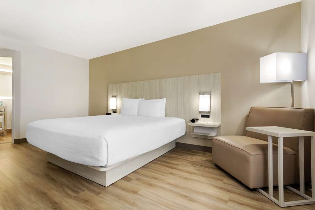 Best Western Plus Sugar Land Stafford - photo 27