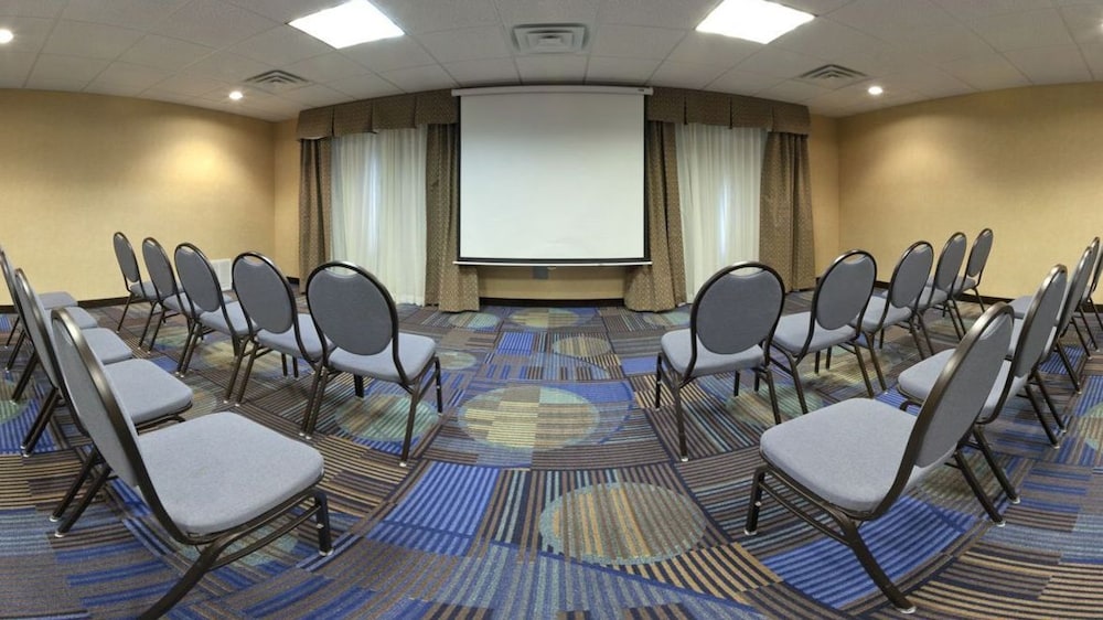Holiday Inn Express Hotel & Suites Albuquerque Airport by IHG - photo 26