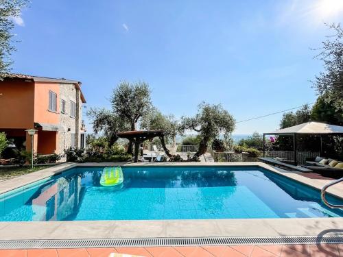 Luxury Villa Olivia with Piscina and sea view — 4-Star Luxury Hotel in Camaiore, Italy