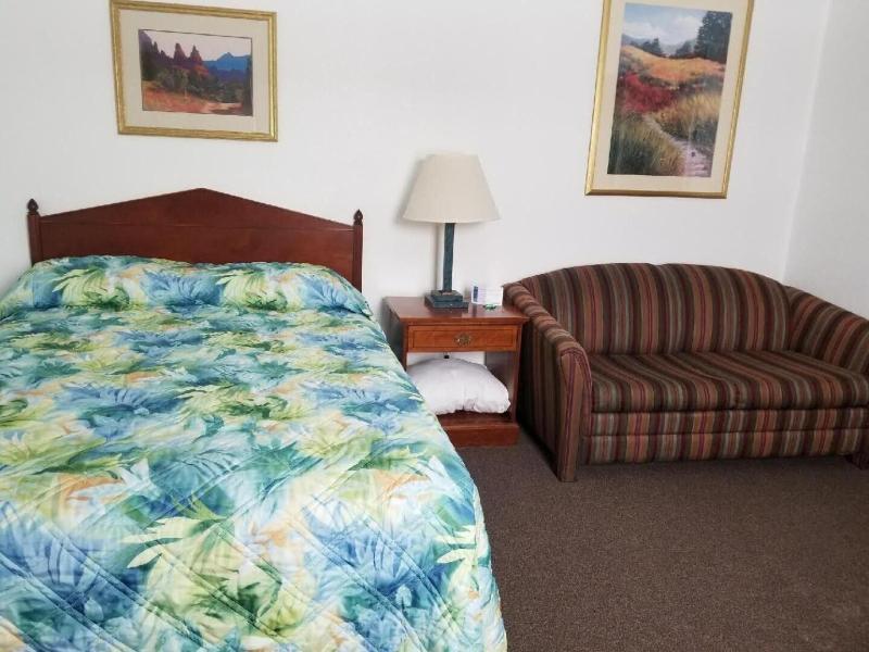 Howard's Motel - photo 14