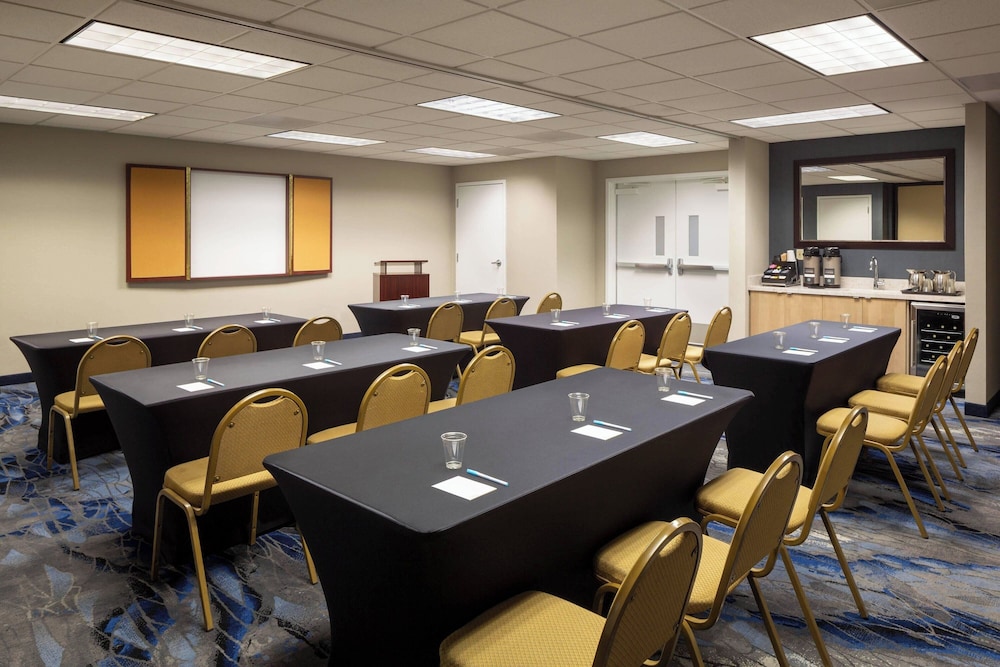 Fairfield Inn & Suites by Marriott Napa American Canyon - photo 22