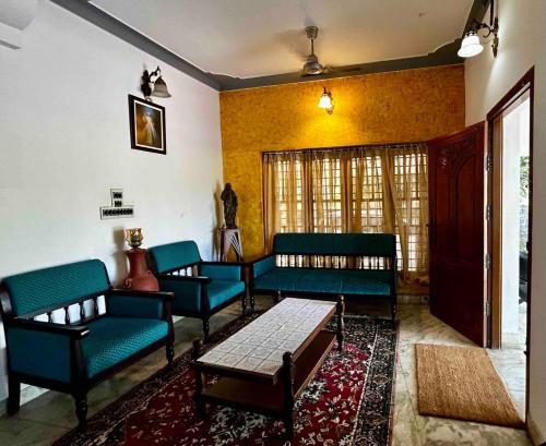 Serene Backwater Getaway — Elur