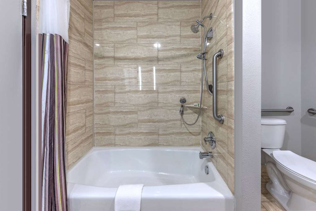 La Quinta Inn & Suites by Wyndham Allen at The Village - photo 31