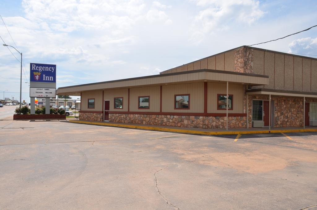 Regency Inn - carbon neutral hotel in Chickasha