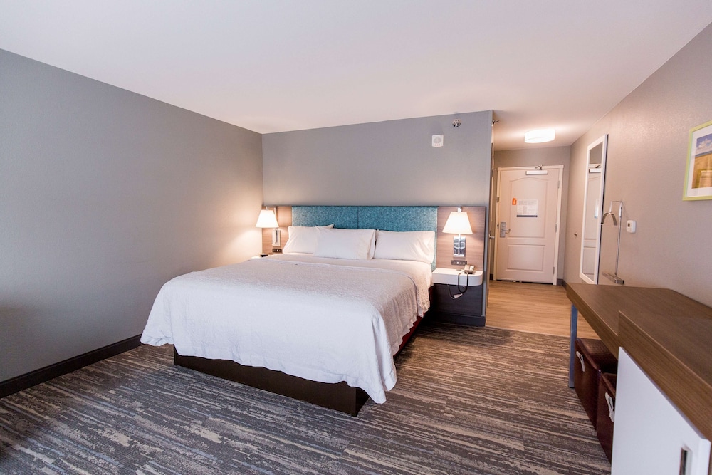 Hampton Inn Bismarck - photo 6