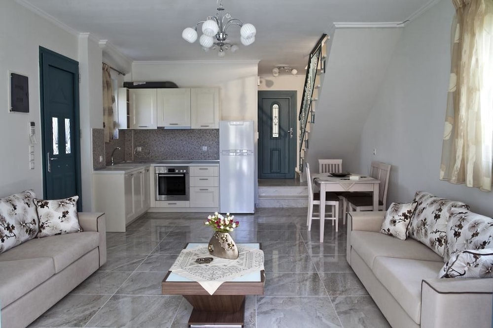 Anemos Villas — 4-Star Luxury Hotel in Mytikas, Greece