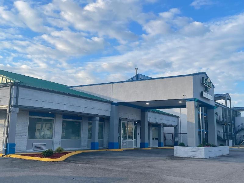 Budgetel Inn Suites — Chattanooga
