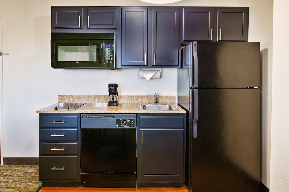 Candlewood Suites Indianapolis Airport by IHG - photo 19