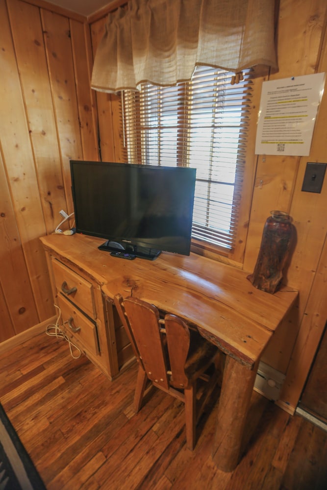 Chinook Winds Motel - photo 107