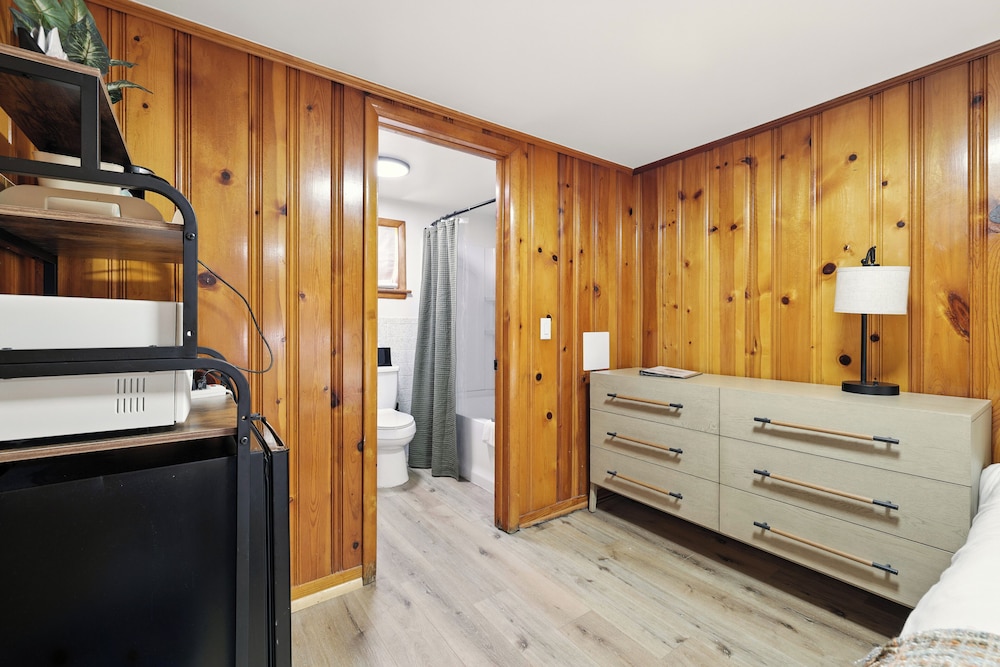 Hillside Motel LLC - photo 15