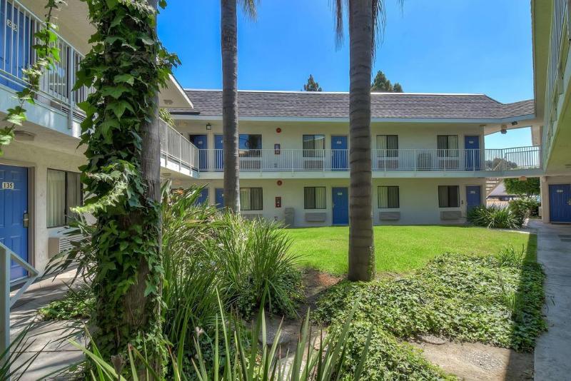 Motel 6 Carlsbad Downtown - photo 13