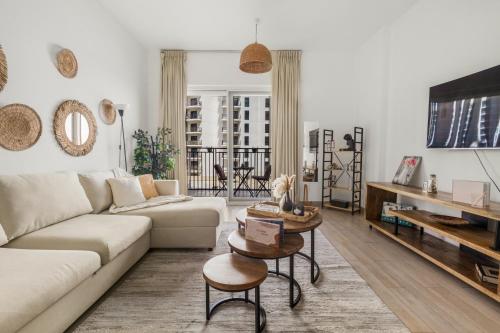 Waterfront Yas 1BR near F1 & Ticket Savings — 4-Star Luxury Hotel in Abu Dhabi, United Arab Emirates
