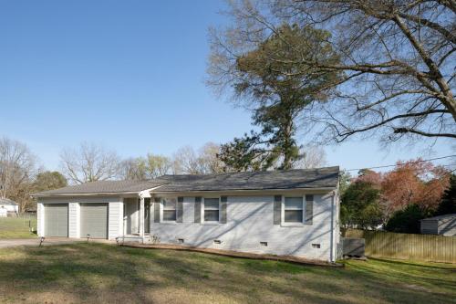 3Bed City Ranch near DTR — 4-Star Luxury Hotel in Raleigh, United States
