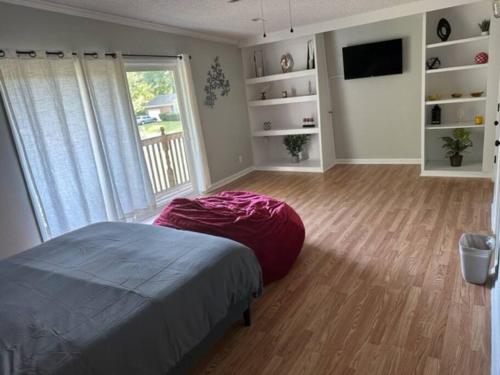 6 BR Home near Football Stadium — 4-Star Luxury Hotel in Greenville, United States