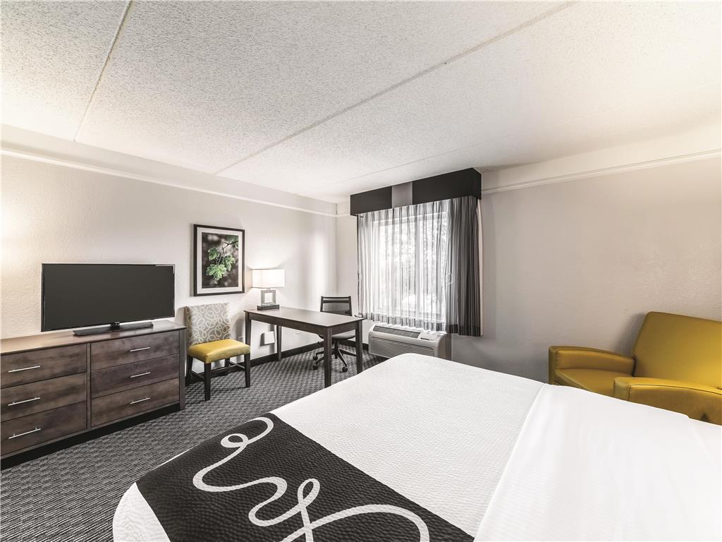 La Quinta Inn & Suites by Wyndham Austin Airport - photo 23