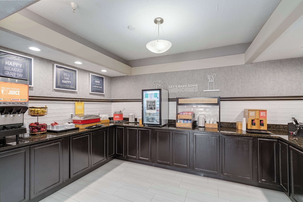 Hampton Inn Bloomington West - photo 36