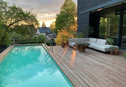 Poolvilla - carbon neutral hotel in Unknown City