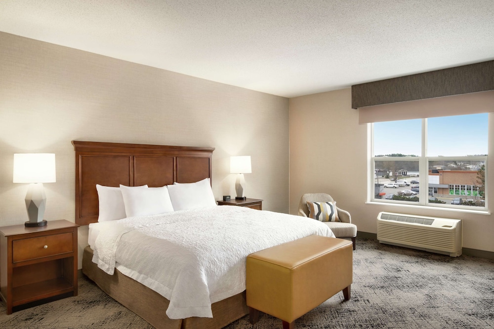 Hampton Inn & Suites Exeter - photo 18