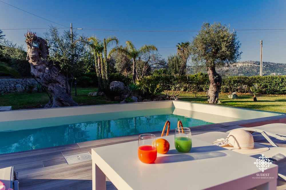 Villa Clara Country Retreat — 4-Star Luxury Hotel in Solarino, Italy