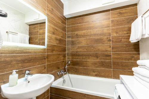 LakeView Apartment 305 Beachfront — 4-Star Luxury Hotel in Fonyod, Hungary