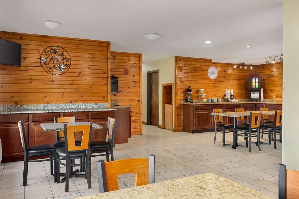 Howard Johnson by Wyndham Pigeon Forge - photo 47