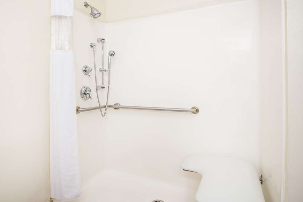 Baymont by Wyndham Savannah South - photo 17