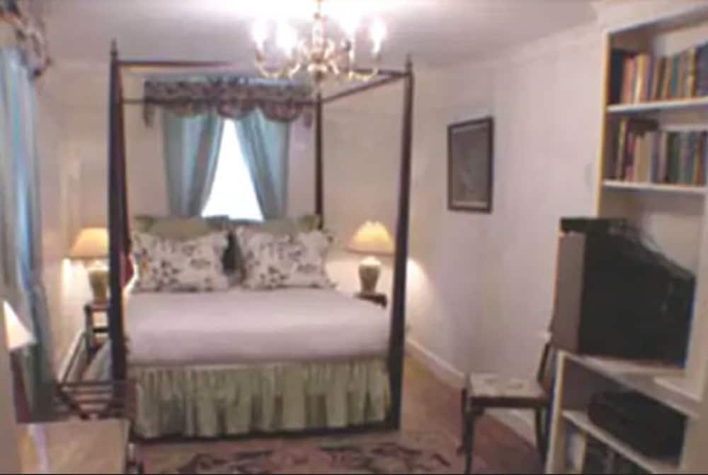 Admiral Farragut Inn - photo 17