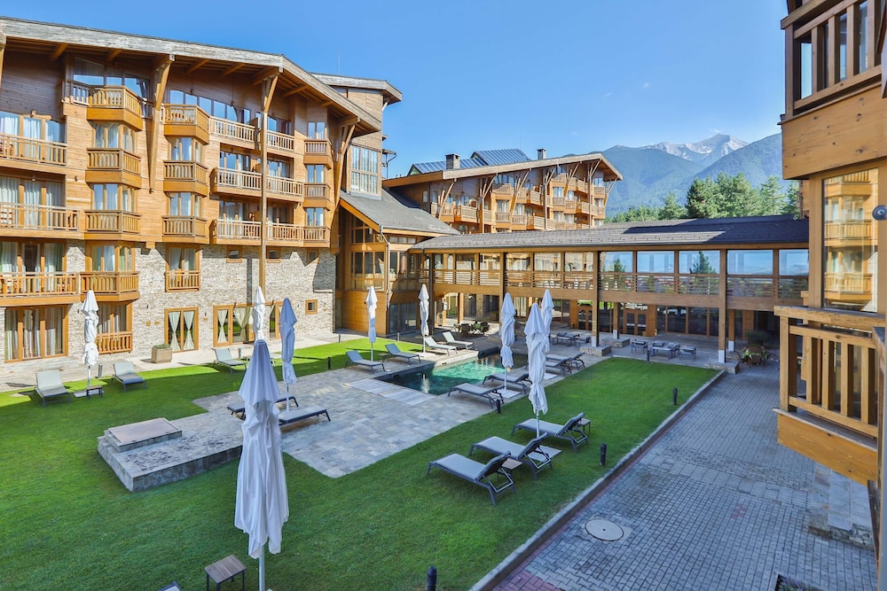 Pirin Golf & Country Club Apartment Complex — 4-Star Luxury Hotel in Razlog, Bulgaria