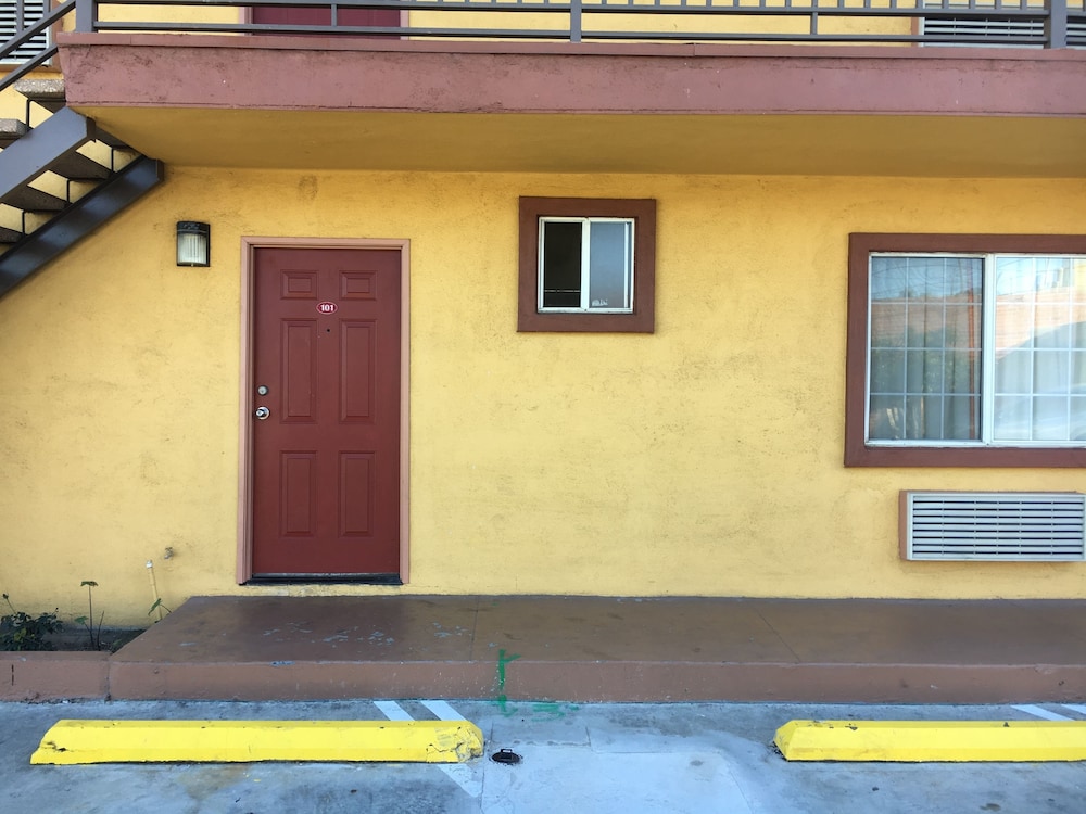Satellite Motel - photo 32