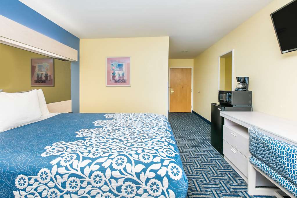 Days Inn & Suites by Wyndham Pryor - photo 10