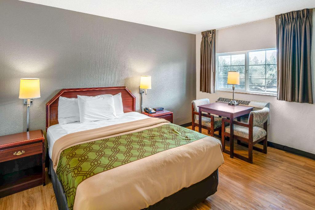 Econo Lodge Inn & Suites Spokane - photo 5