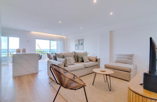 Apartamento Gaivota frente mar — 4-Star Luxury Hotel in Quarteira, Portugal