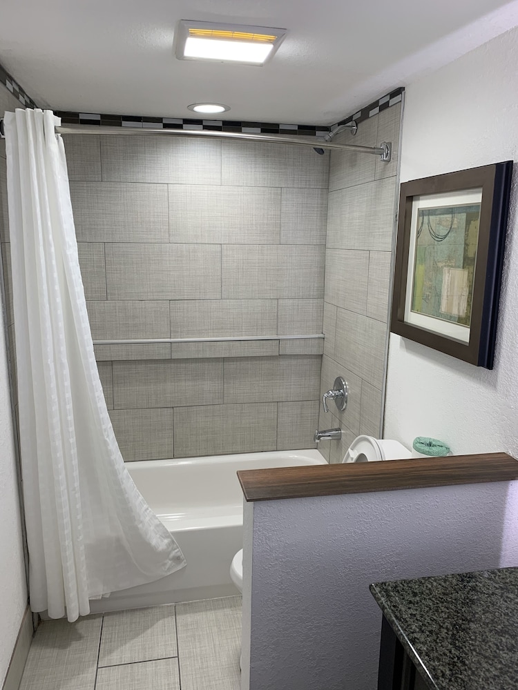 Lx Hotel Powered by ACW Circle - photo 49