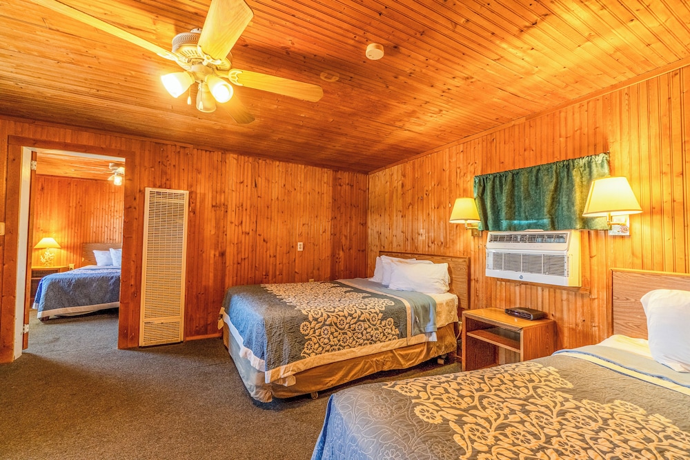 Green Acre Motel by OYO Near Rush County Airport - photo 10