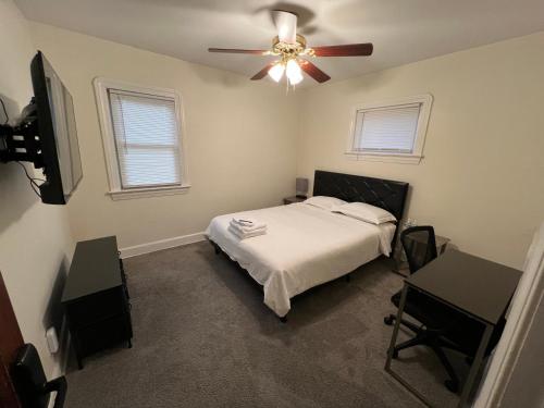 StayWithJay Premium Furnished Room near Cleveland Airport in Cleveland, United States