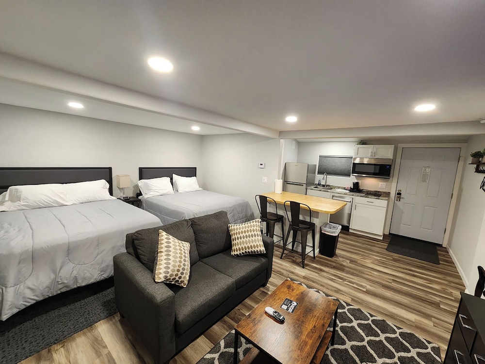 Silver Moon Motel & Suites - photo 16
