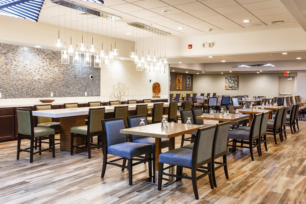 DoubleTree by Hilton Neenah - photo 43