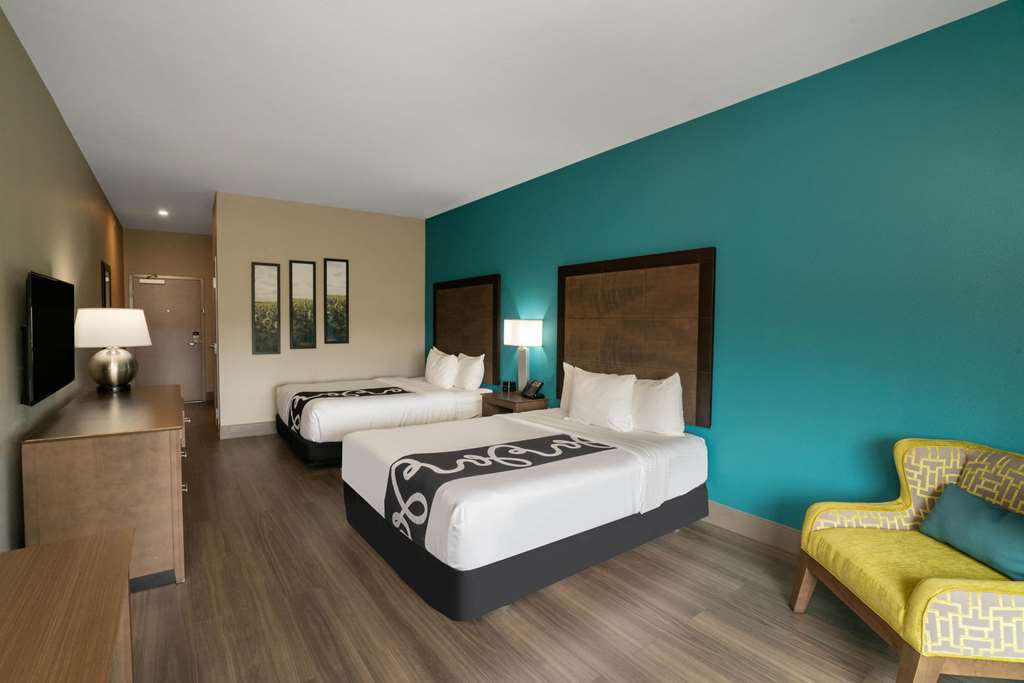 La Quinta Inn & Suites by Wyndham West Memphis - photo 12